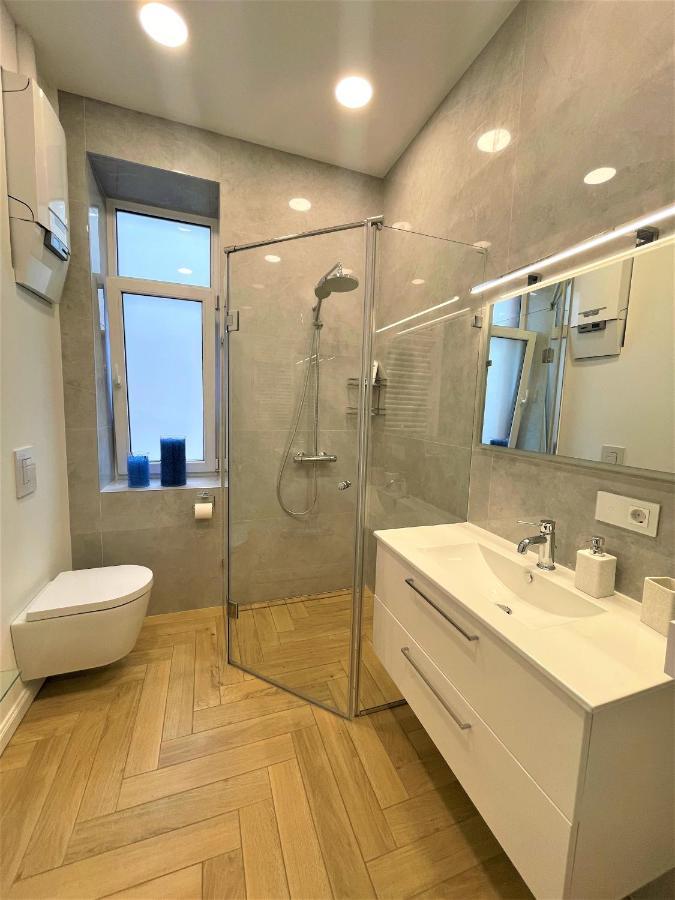 קובנה Picturesque Old Town Apartment With Charming Balcony מראה חיצוני תמונה