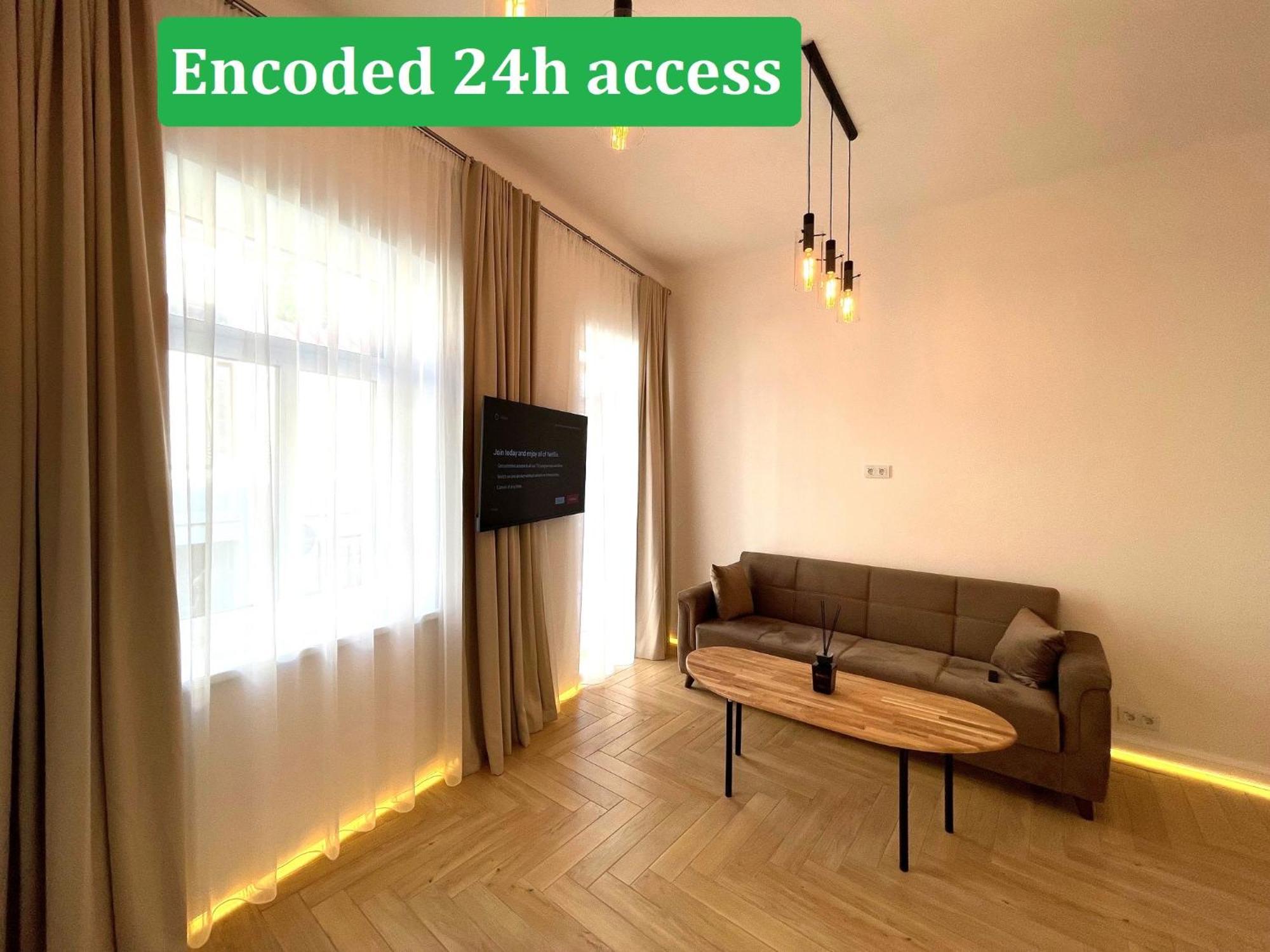 קובנה Picturesque Old Town Apartment With Charming Balcony מראה חיצוני תמונה