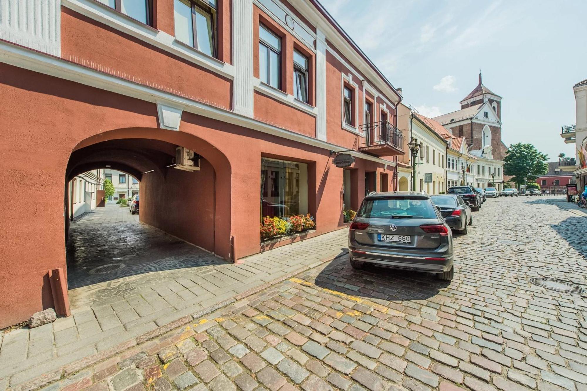 קובנה Picturesque Old Town Apartment With Charming Balcony מראה חיצוני תמונה